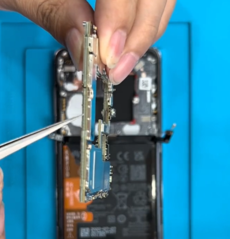 华为mate 50 pro拆解：主板预留5g射频芯片位置