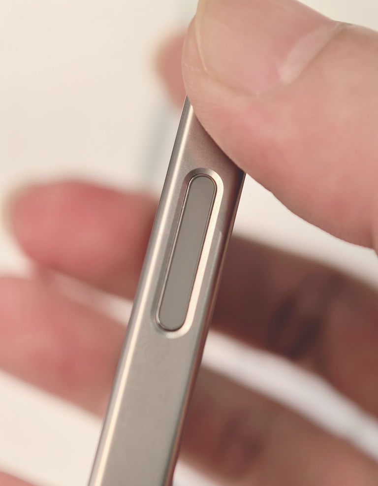 iphone 16相机按钮太鸡肋，被质疑不合乔布斯理念